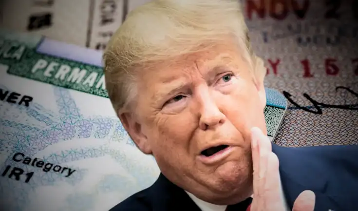 Donald Trump quiere aplicar carga pública y negar la Green Card a inmigrantes que usan beneficios públicos.