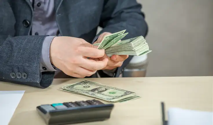 El estado de Nueva York implementará un aumento del salario mínimo a partir del 1.º de enero de 2026.