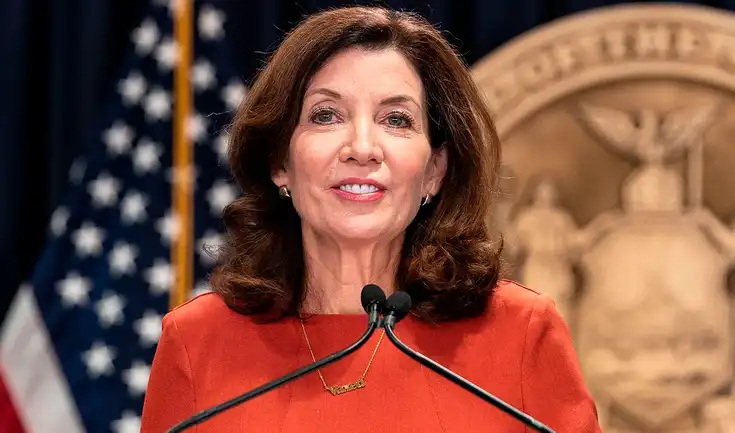 Nueva York lanza la "Asignación por Nacimiento para el Año Nuevo" (BABY), que ofrece un pago único de US$1.800 a familias con recién nacidos que cumplan requisitos. Nueva York lanza la "Asignación por Nacimiento para el Año Nuevo" (BABY), que ofrece un pago único de US$1.800 a familias con recién nacidos que cumplan requisitos.