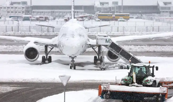 La tormenta de nieve en Estados Unidos canceló miles de vuelos en los principales aeropuertos. La tormenta de nieve en Estados Unidos canceló miles de vuelos en los principales aeropuertos.