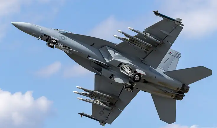 Según datos oficiales, fue construido originalmente por McDonnell Douglas, empresa que después pasó a formar parte de The Boeing Company. Según datos oficiales, fue construido originalmente por McDonnell Douglas, empresa que después pasó a formar parte de The Boeing Company.