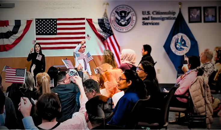 USCIS expone los motivos por los que se puede perder la ciudadanía americana y Donald Trump impulsa la desnaturalización. USCIS expone los motivos por los que se puede perder la ciudadanía americana y Donald Trump impulsa la desnaturalización.