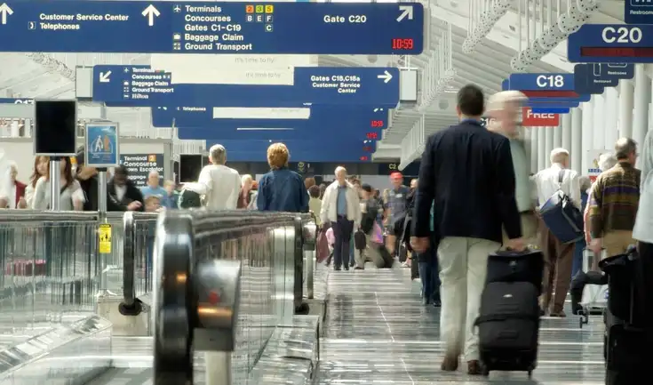 Los aeropuertos en Estados Unidos cobrarán a los viajeros que no tengan el Real ID. Los aeropuertos en Estados Unidos cobrarán a los viajeros que no tengan el Real ID.