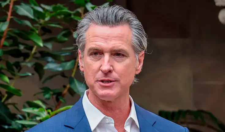 California lanza un nuevo portal en línea para que los ciudadanos denuncien actividades ilegales de agentes federales, como ICE, ante el Departamento de Justicia estatal.