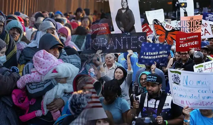 Deferred Action en Estados Unidos permite suspender deportación temporal y solicitar permiso de trabajo.