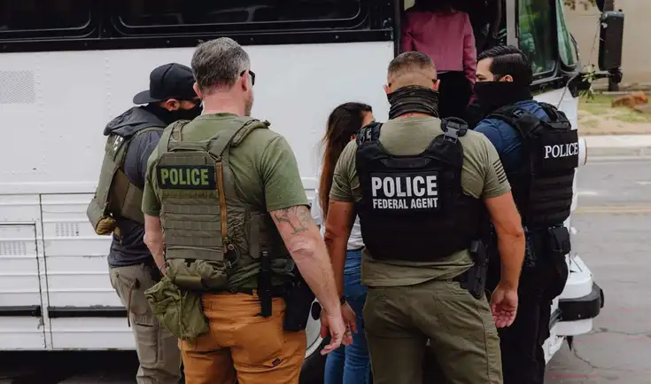 Texas se prepara para implementar una nueva ley migratoria, el Proyecto de Ley Senatorial 8 (SB-8), que entra en vigor el 1 de enero de 2026. Texas se prepara para implementar una nueva ley migratoria, el Proyecto de Ley Senatorial 8 (SB-8), que entra en vigor el 1 de enero de 2026.