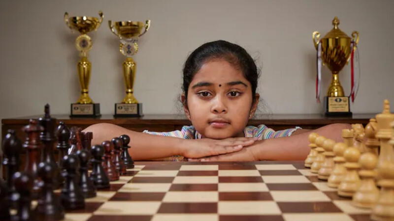¿Quién es Bodhana Sivanandan? La niña prodigio de 10 años que rompe récord como la maestra internacional femenina más joven