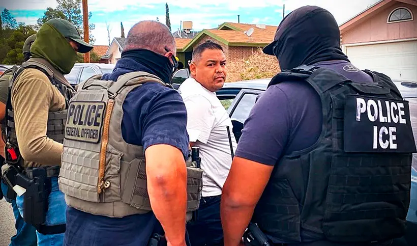 ICE hace importante advertencia a titulares de Green Card: pueden ser deportados por esta razón