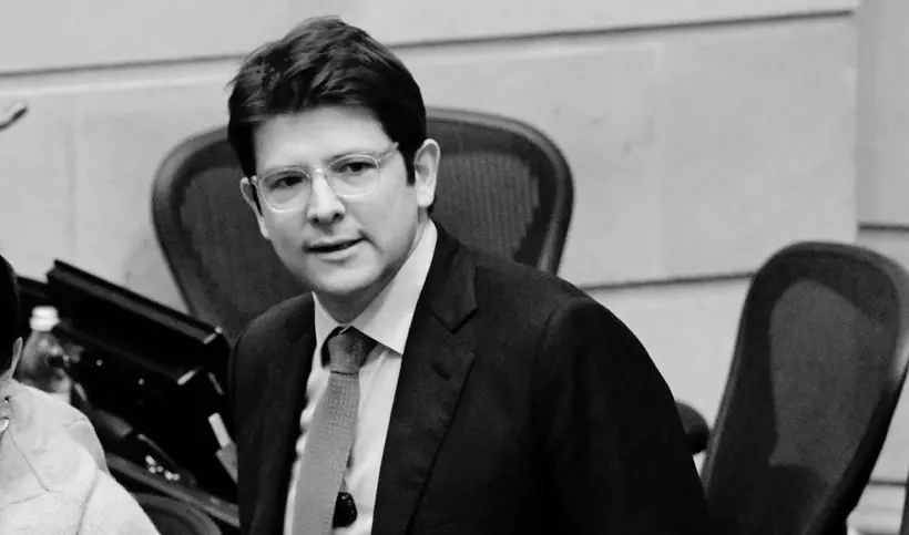 Muere Miguel Uribe Turbay, senador y precandidato presidencial de Colombia, tras sufrir un atentado en junio