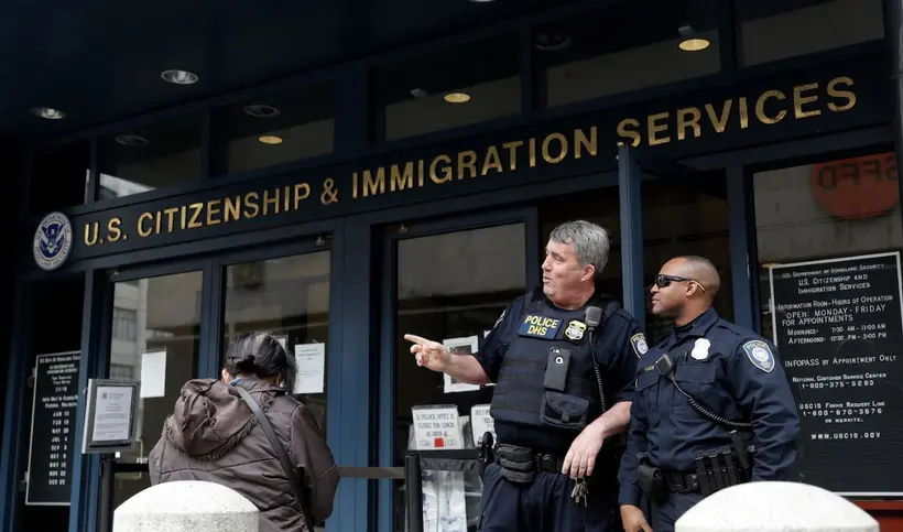 USCIS crea una nueva clase de agentes especiales autorizados a portar armas y realizar arrestos por violaciones a las leyes migratorias en EE. UU.