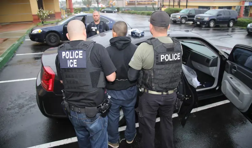 Redadas de Inmigración: ¿cómo identificar a un agente de ICE en Estados Unidos y qué hacer si llama a tu puerta?