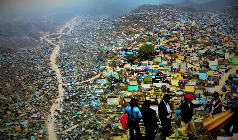 El cementerio Nueva Esperanza en Lima es el más grande de América Latina.