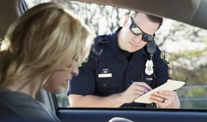 Los conductores en Estados Unidos deberán apegarse a las nuevas leyes o enfrentar multas y sanciones severas.