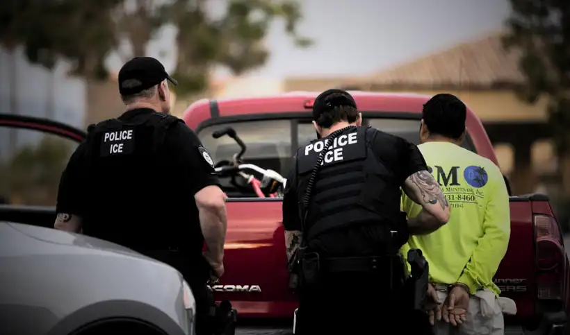Las frases claves que los inmigrantes deben decir si son detenidos por ICE en Estados Unidos, según ONG: "Deseo hablar con un abogado"