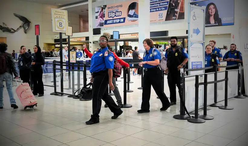 Consulta cuántas veces una persona ha entrado o salido de Estados Unidos.
