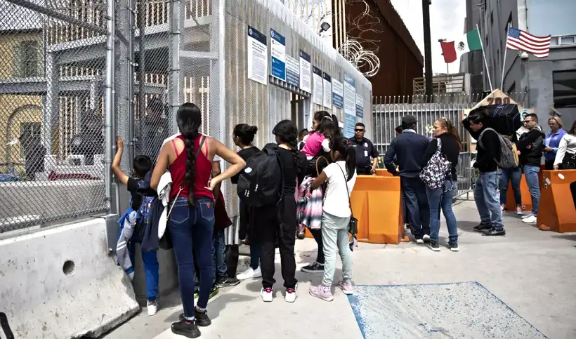 Miles de inmigrantes solicitan asilo en EE. UU. cada año, buscando protección.