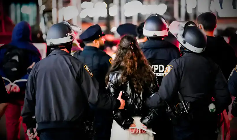 ICE arresta a la peruana Xiomara Suárez-Marín tras acudir a una oficina de USCIS en California.